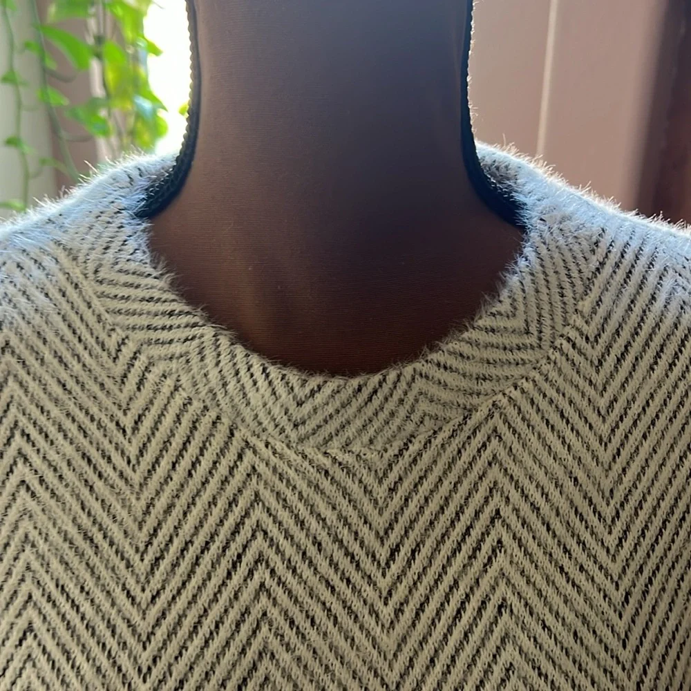 Lou & Grey Chevron sweater dress - Picture 3 of 6